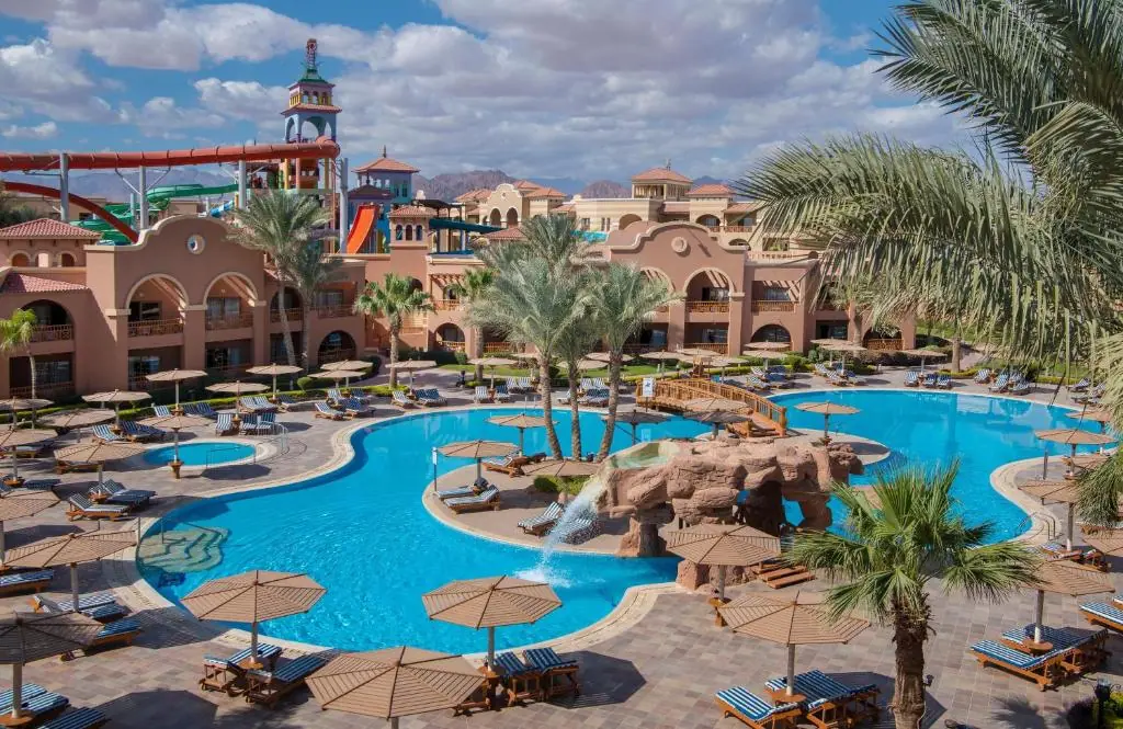 Charmillion Gardens Aquapark 2